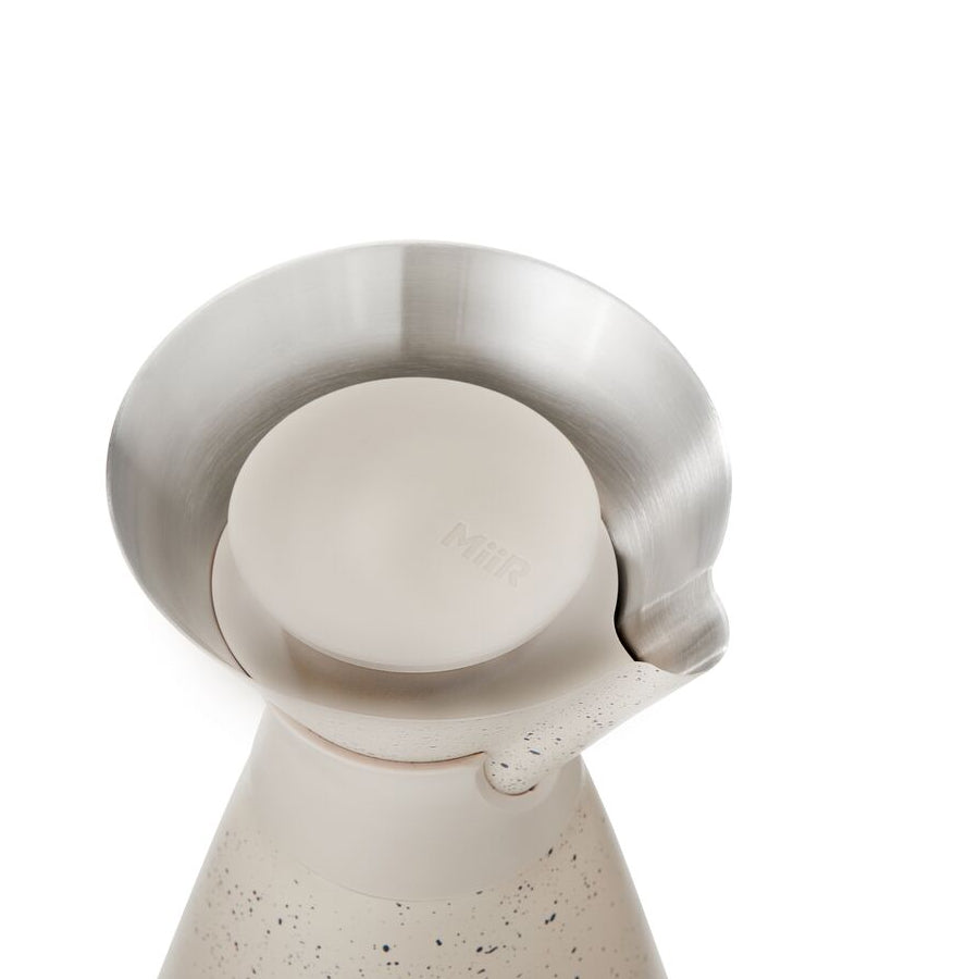 new-standard-carafe-v7 WebPDP-33oz_New_Standard_Carafe_Desert_Tan_Speckle_Studio__CAR1SVOS224_45_Lid_On.jpg