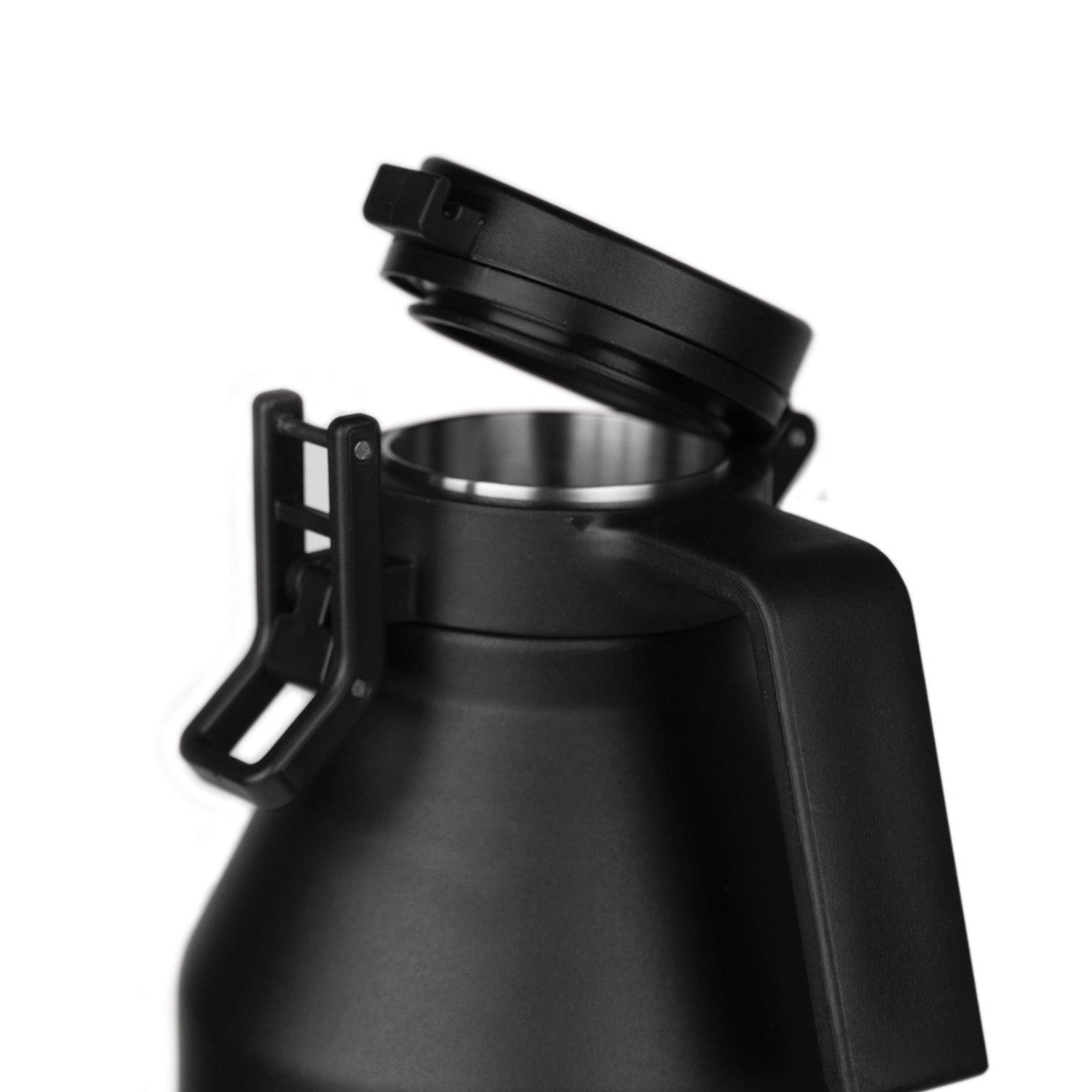 64oz-growler-c9 growlerdetail1_f7b2c86e-8bb8-40fc-b9ae-6f2e9d01276f__402220.jpg